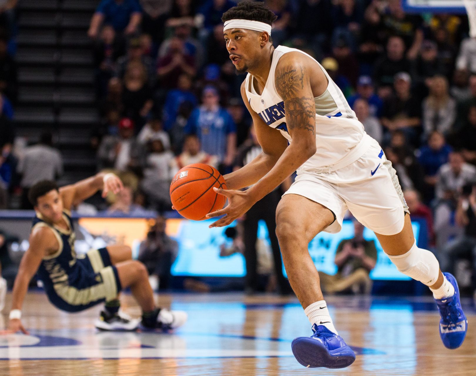 Billikens hold on to beat the George Washington Colonials 63-58